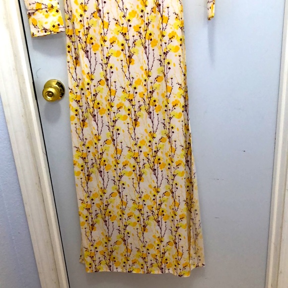 Vietnamese ao dài - Picture 2 of 3